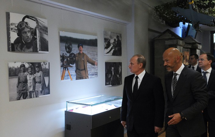 Путин посетил  обновленный "Ленфильм"
